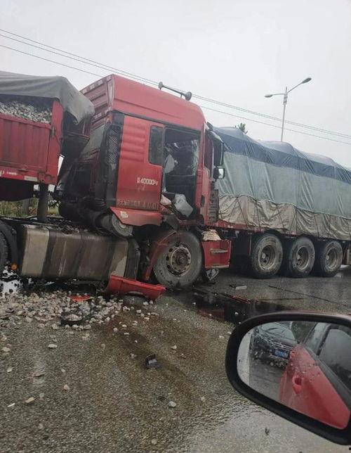 四桥车祸最新爆料,事故真相再揭秘，疑点重重引关注